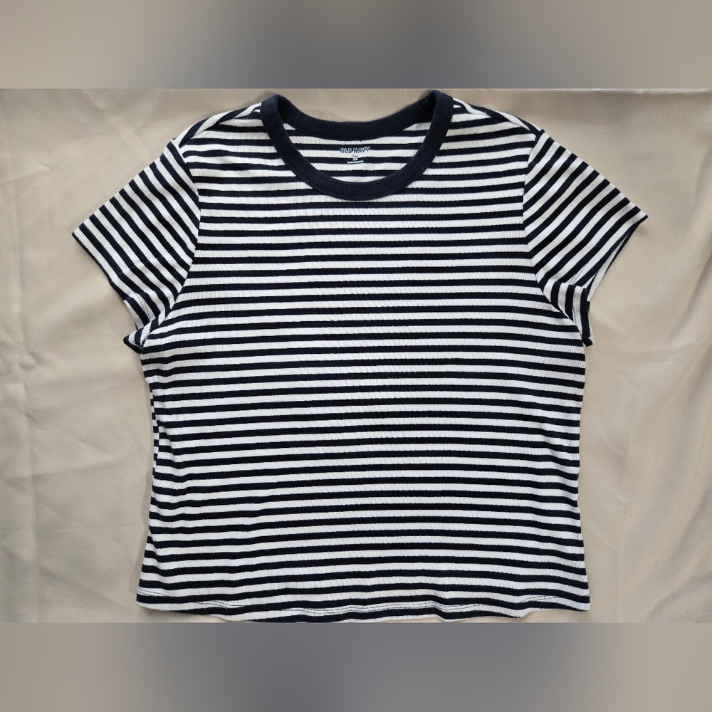 Women's Old Navy Snug Boxy Cropped Top. Blue And White Stripped. Size XXL